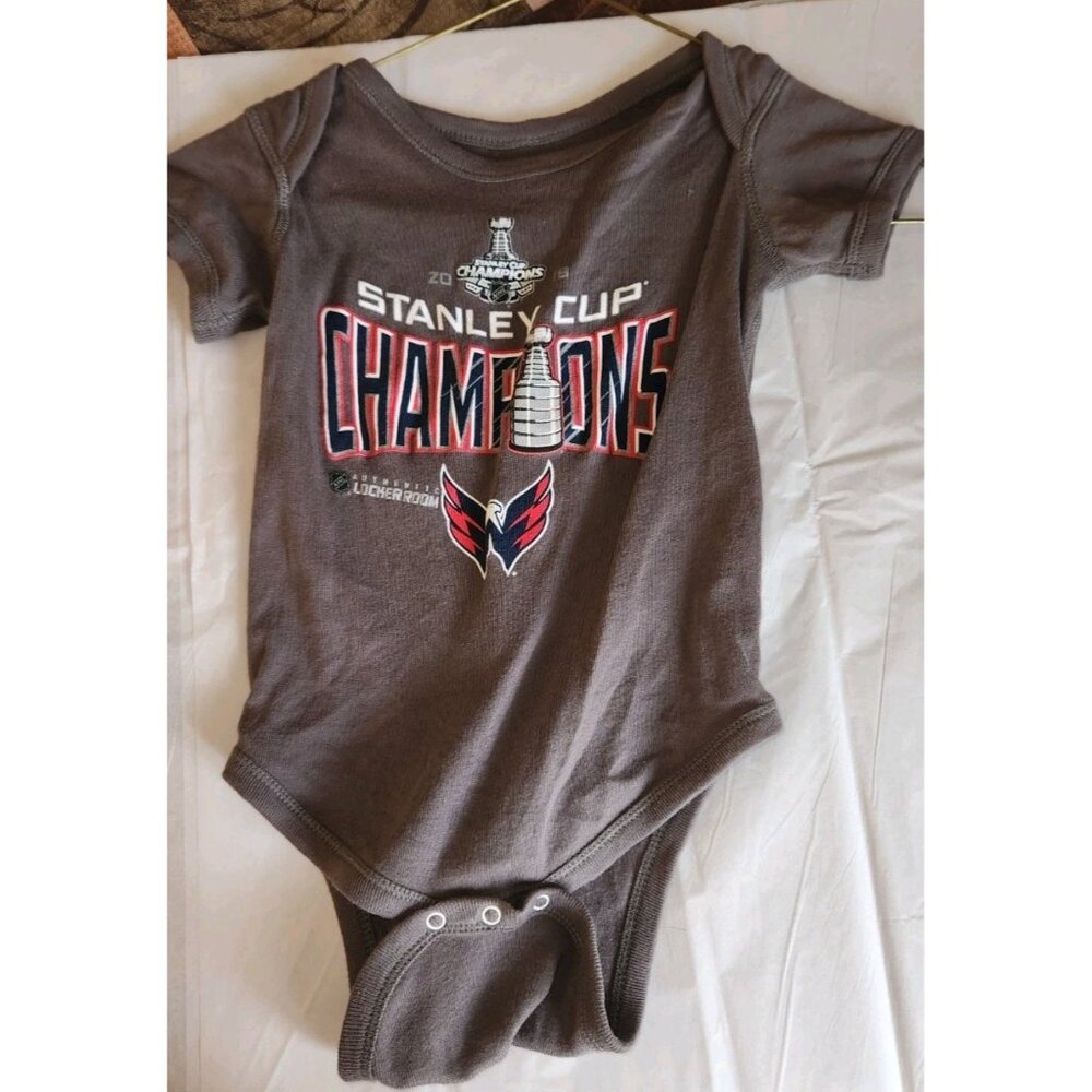 fantatics WASHINGTON CAPITALS  one piece 18M preowned 2018 stanley cup champs